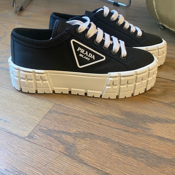 logo lug platform sneaker prada